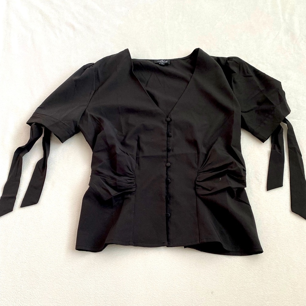 Milk and Honey gathered waist button down w/ ties